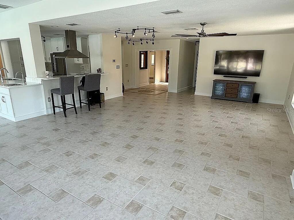 SIESTA ISLES - Residential