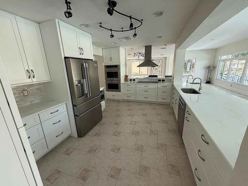 SIESTA ISLES - Residential