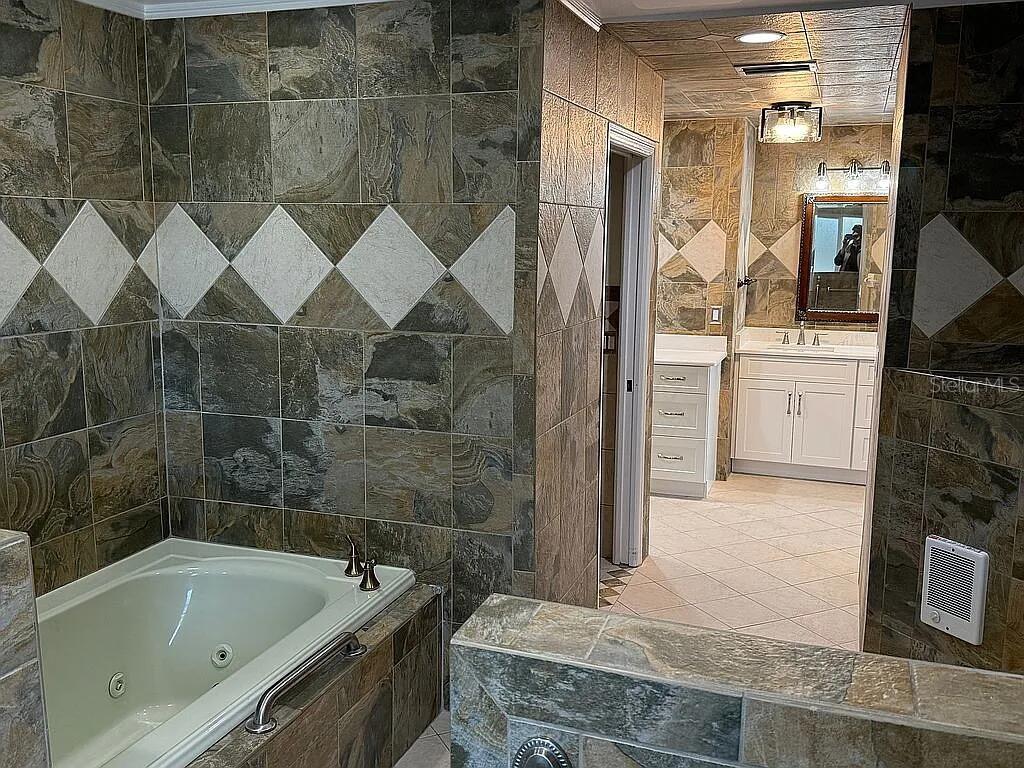 SIESTA ISLES - Residential