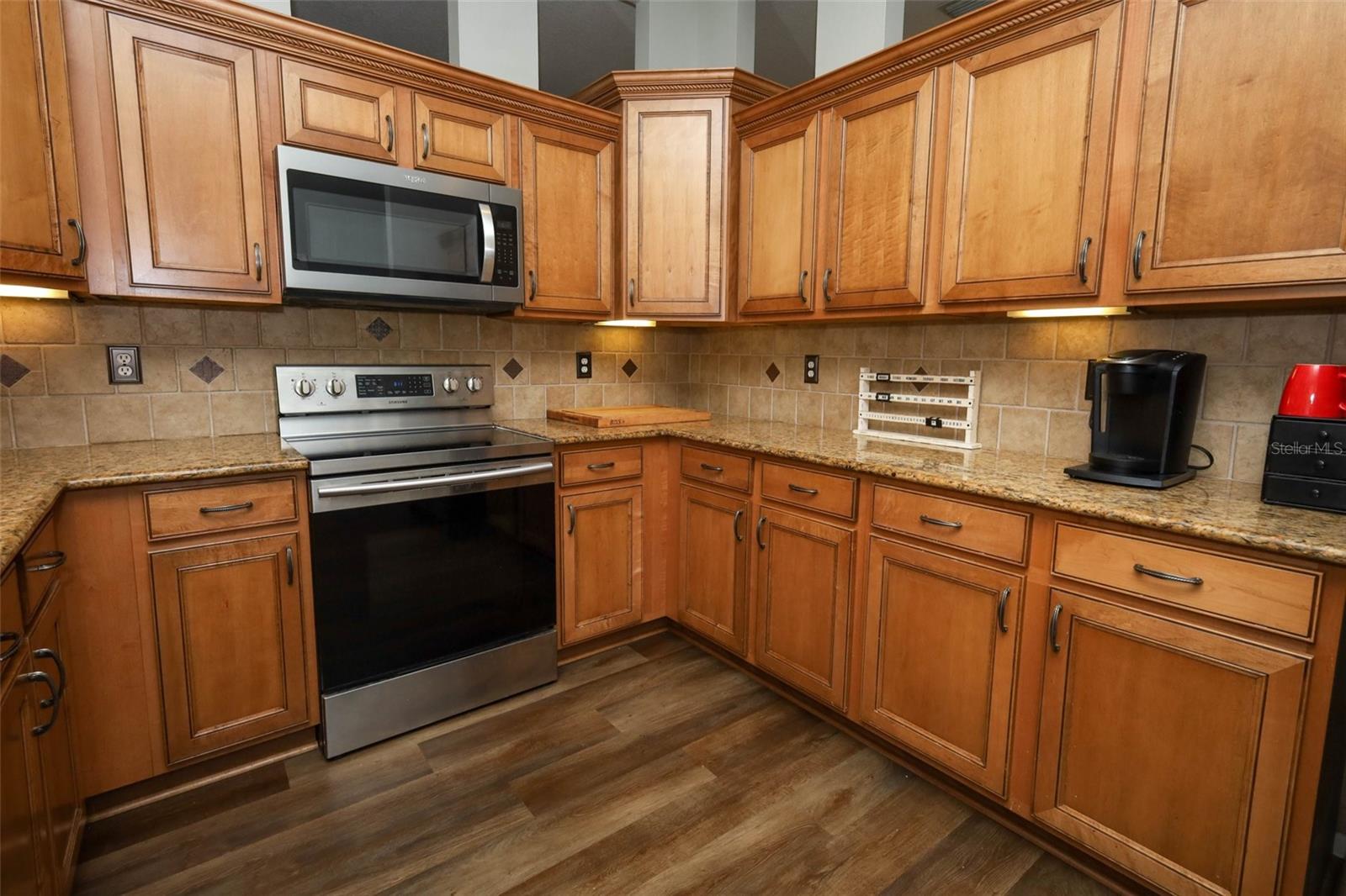 WHISPERING WOODS - Residential