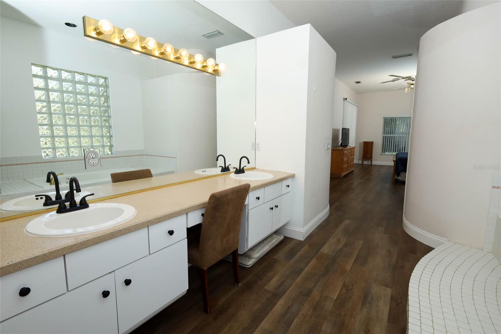 WHISPERING WOODS - Residential