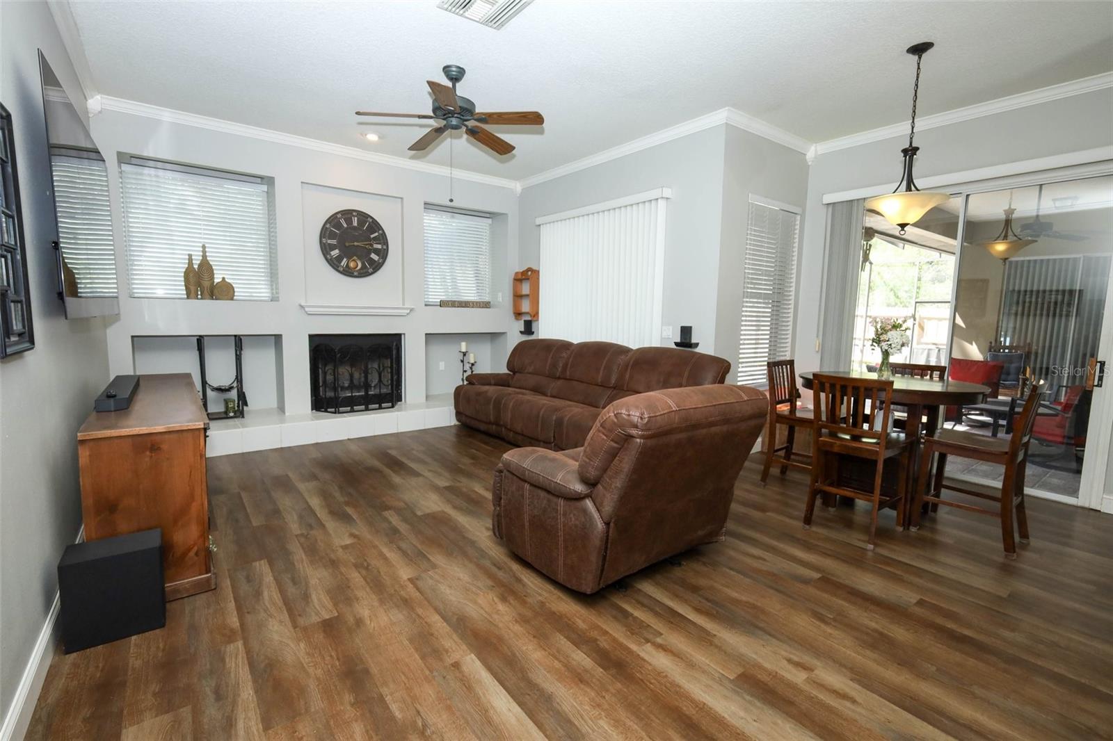 WHISPERING WOODS - Residential