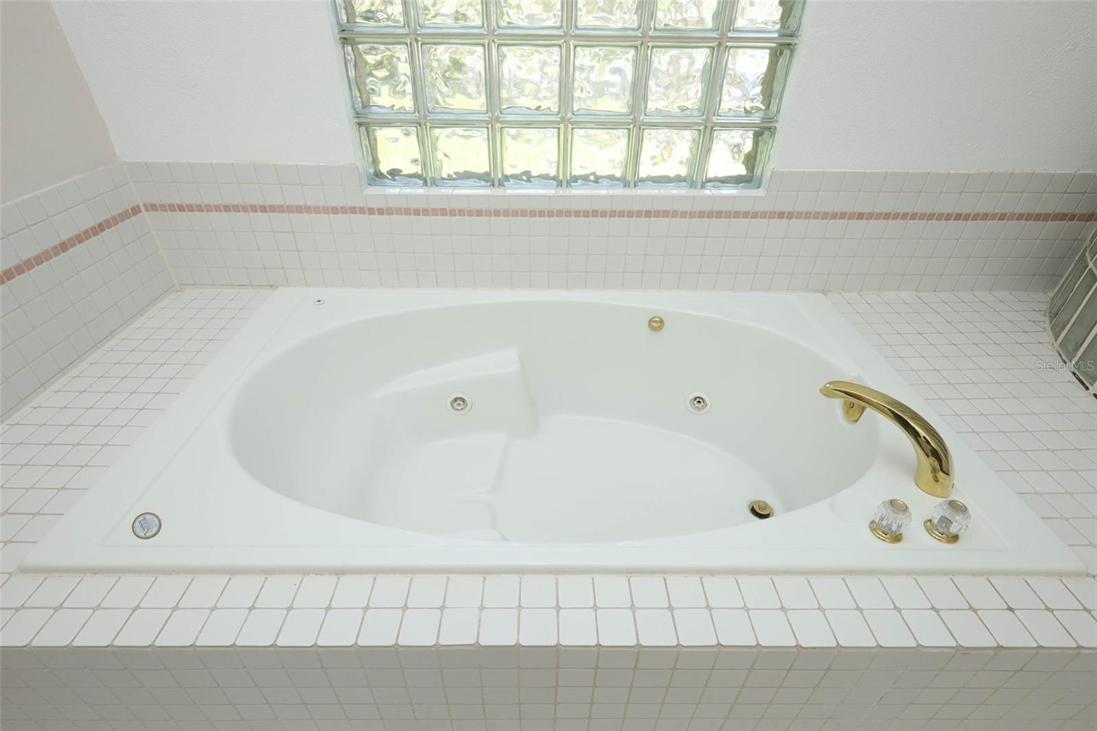 WHISPERING WOODS - Residential