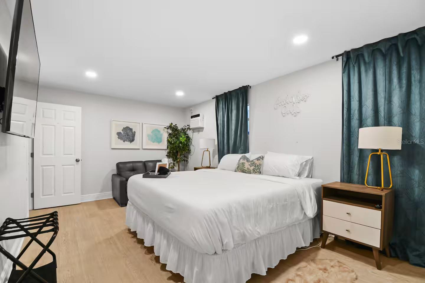 HARBOR VIEW 4 - Residential