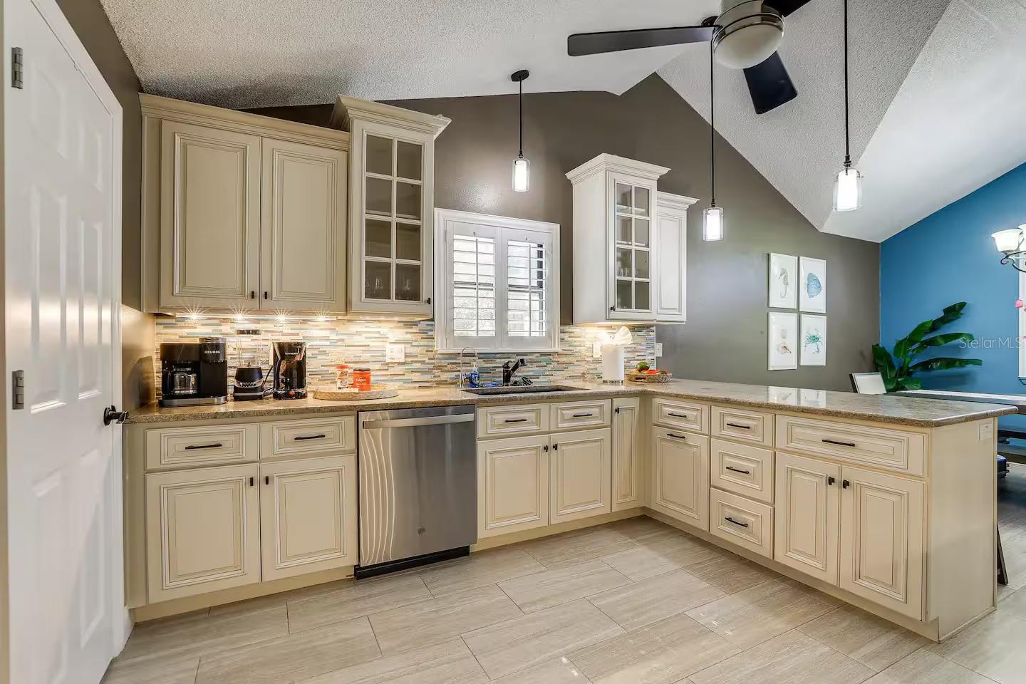 HARBOR VIEW 4 - Residential