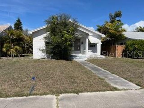 Photo of 639 37th Avenue N, St Petersburg, FL 33704 (MLS # TB8483846)
