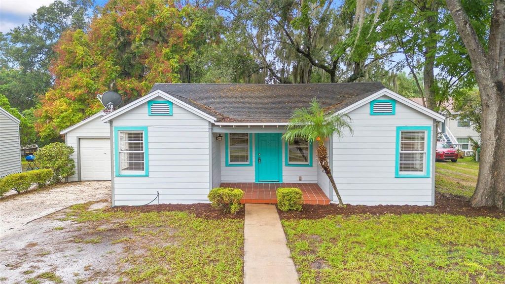 Photo of 406 N Kentucky Avenue, Deland, FL 32724 (MLS # V4945356)