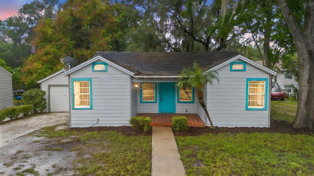 Photo of 406 N Kentucky Avenue, Deland, FL 32724 (MLS # V4945356)