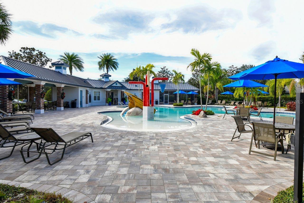 CARRIAGE RUN AT UNIVERSITY PLACE - Residential