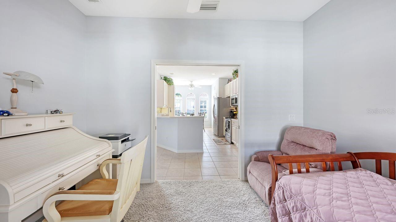 CARRIAGE RUN AT UNIVERSITY PLACE - Residential