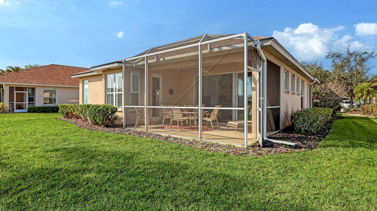 CARRIAGE RUN AT UNIVERSITY PLACE - Residential