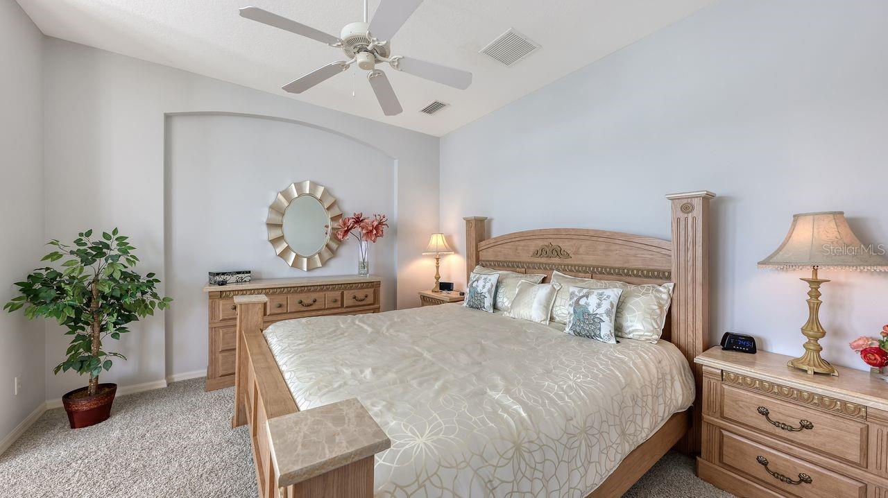 CARRIAGE RUN AT UNIVERSITY PLACE - Residential