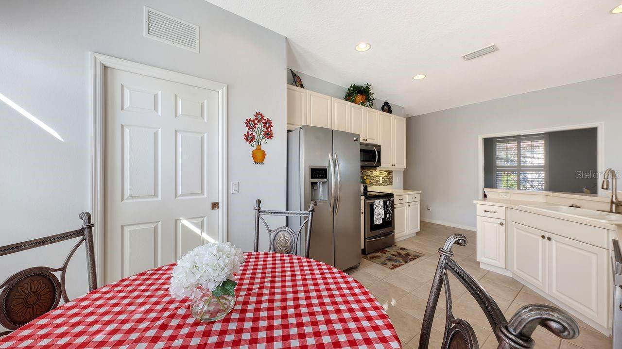 CARRIAGE RUN AT UNIVERSITY PLACE - Residential