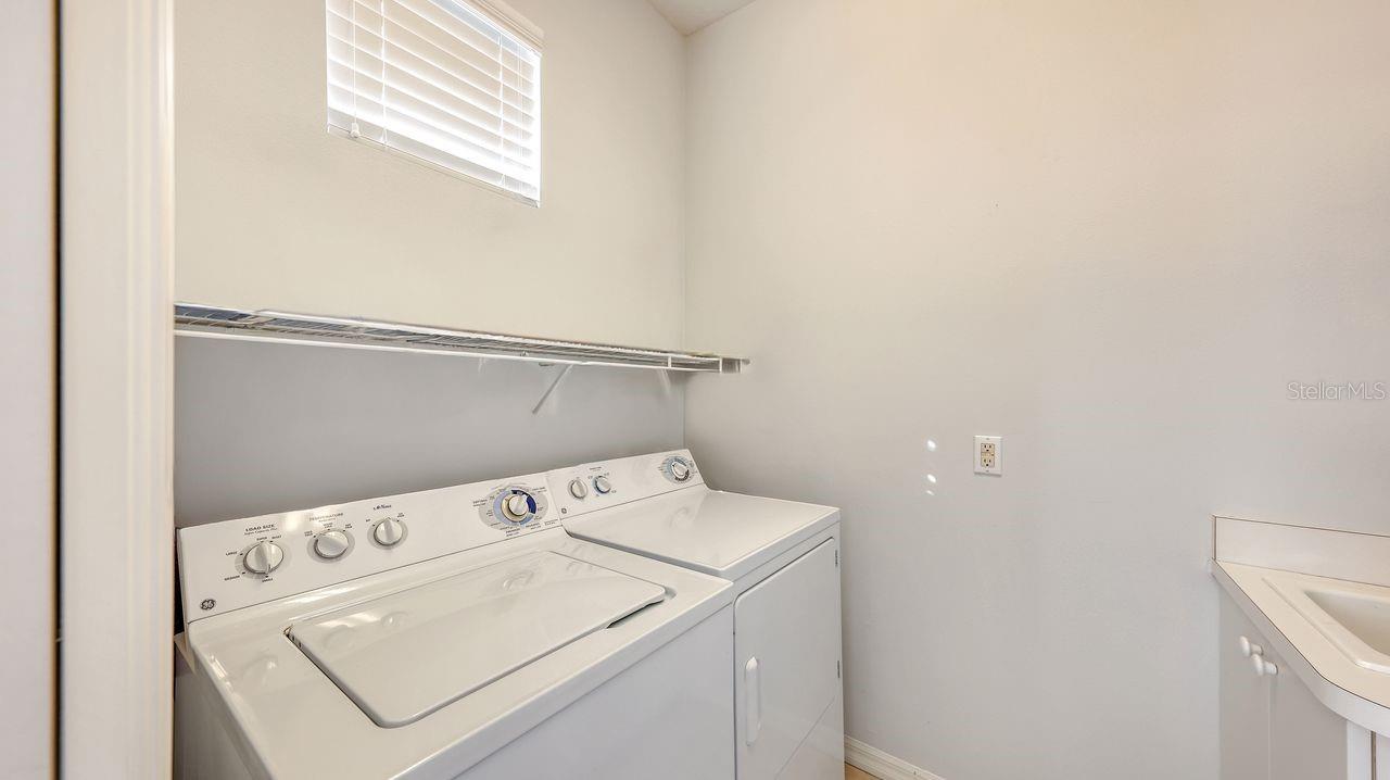 CARRIAGE RUN AT UNIVERSITY PLACE - Residential