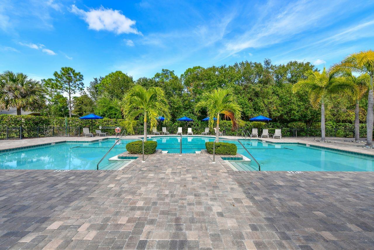 CARRIAGE RUN AT UNIVERSITY PLACE - Residential