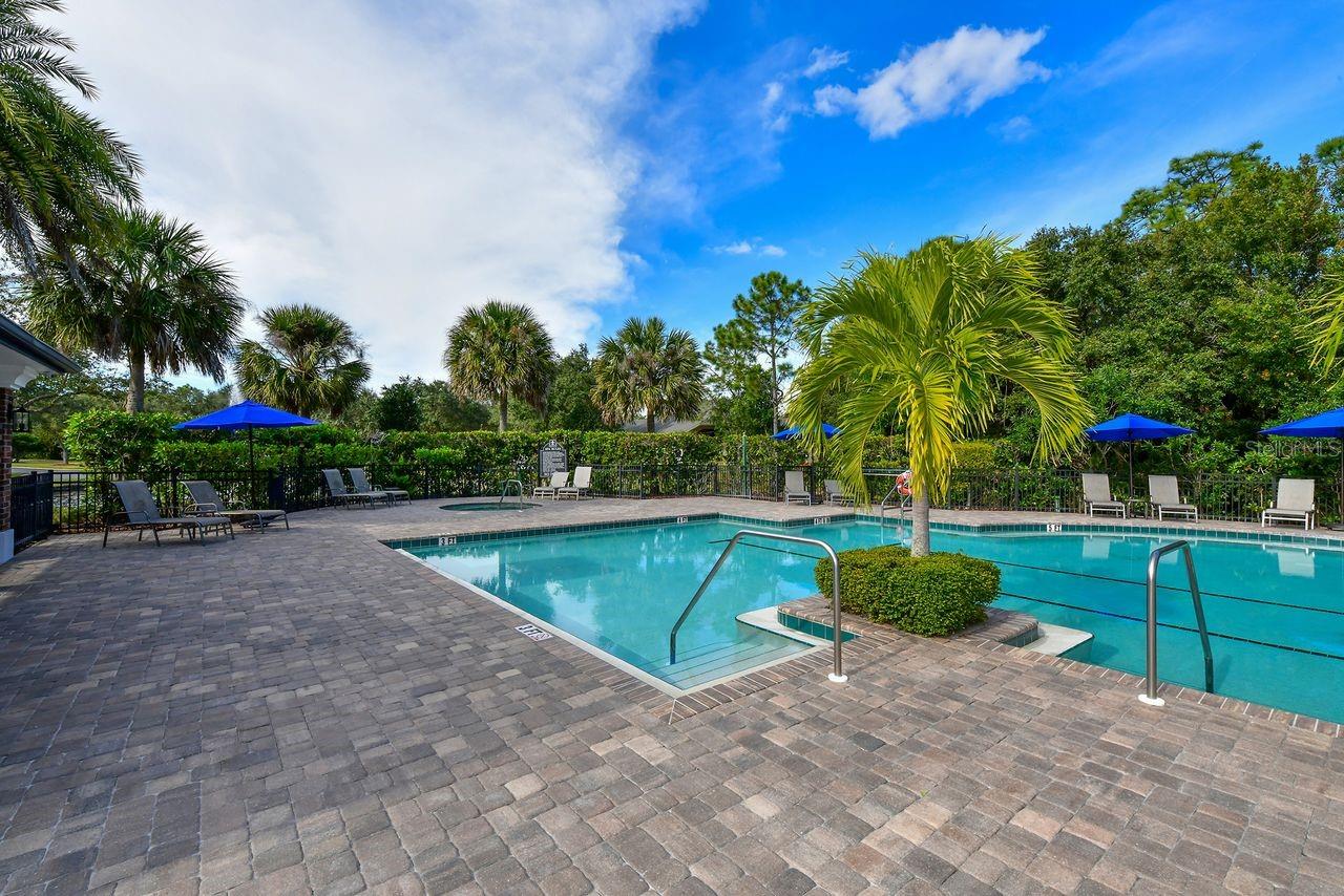 CARRIAGE RUN AT UNIVERSITY PLACE - Residential