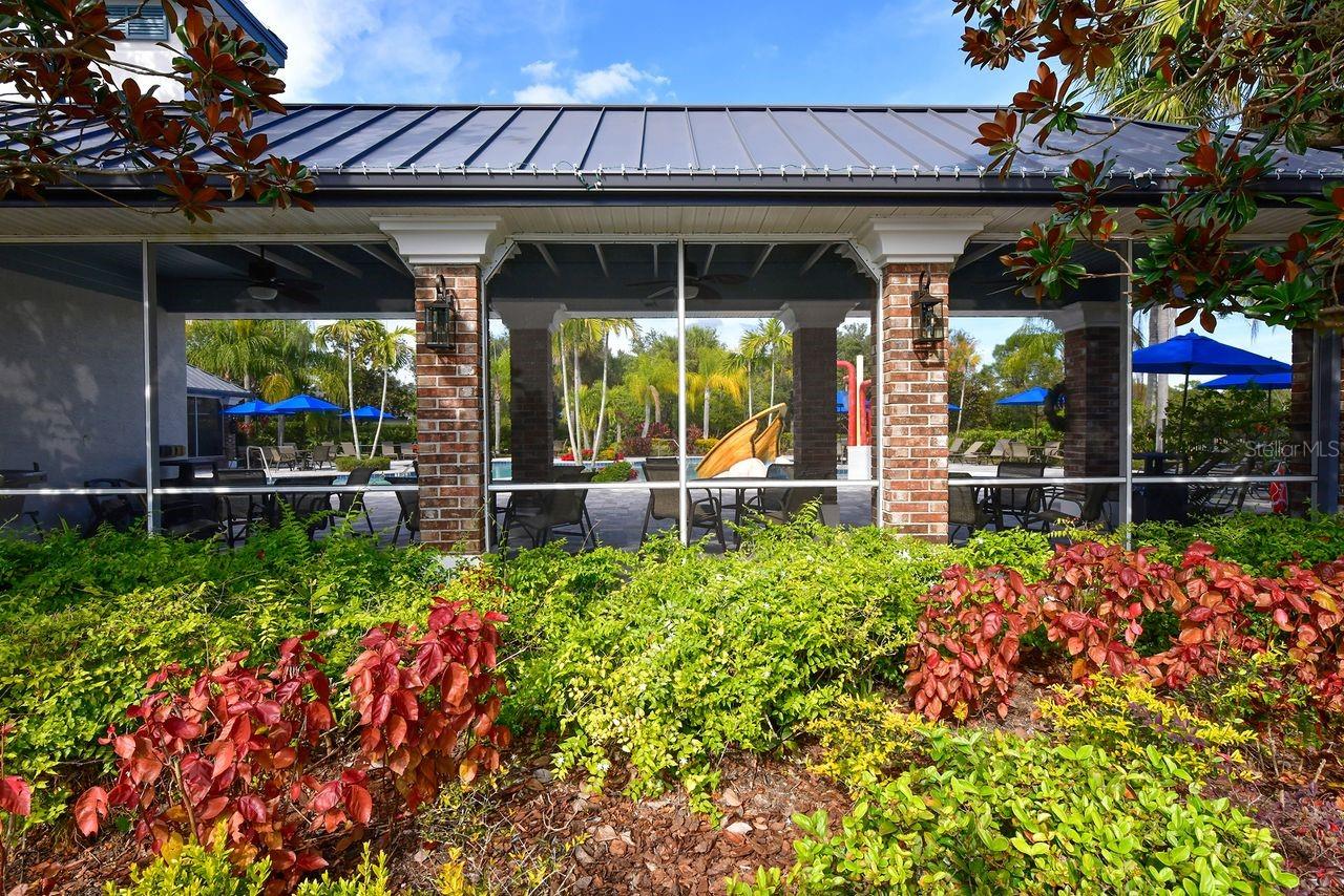 CARRIAGE RUN AT UNIVERSITY PLACE - Residential