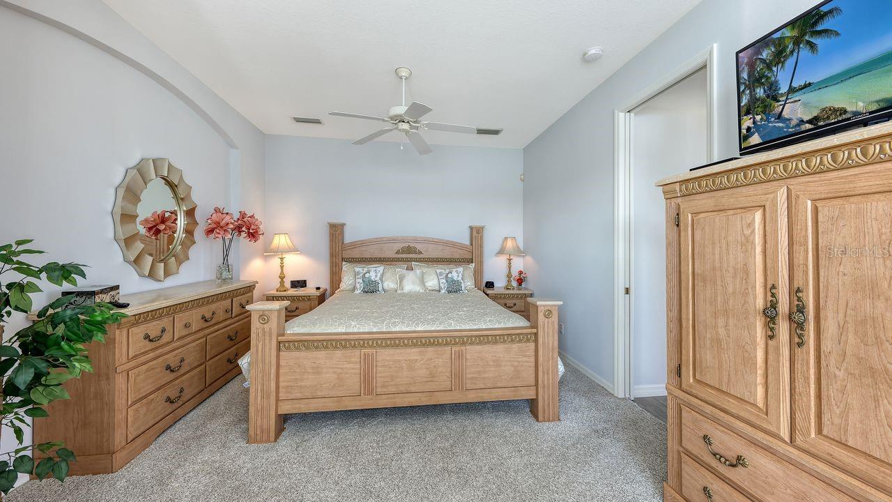 CARRIAGE RUN AT UNIVERSITY PLACE - Residential