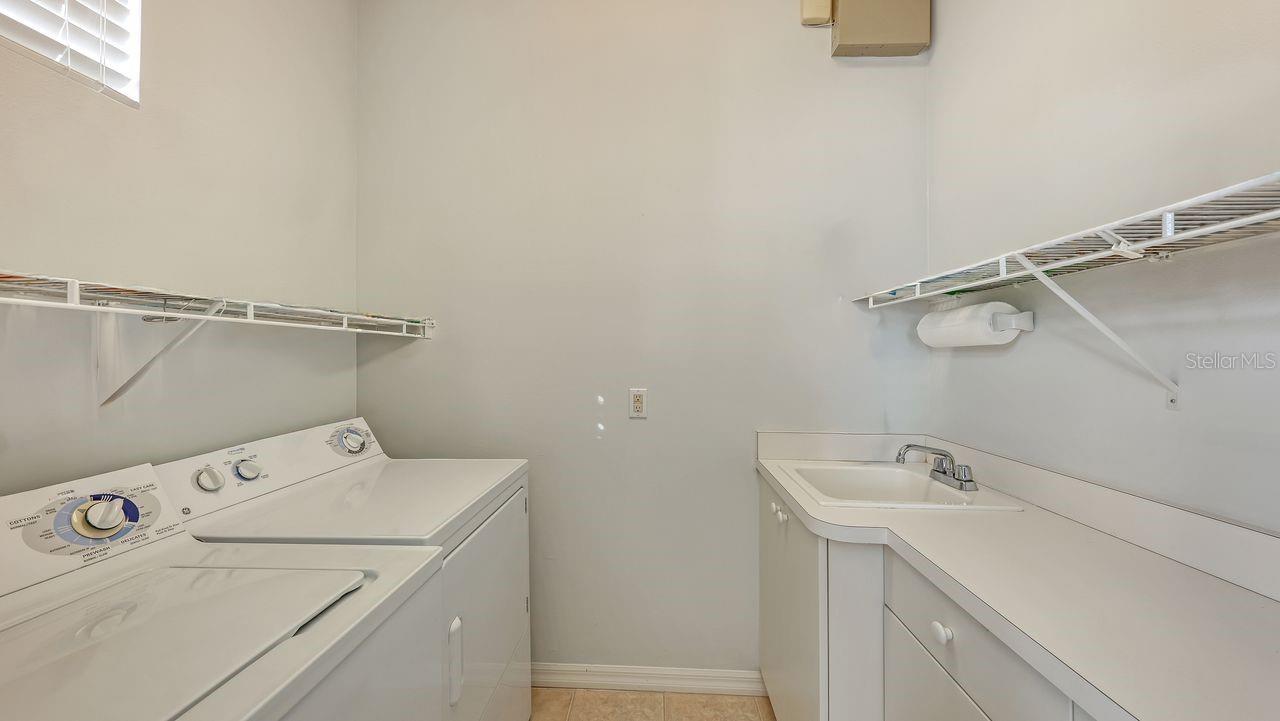 CARRIAGE RUN AT UNIVERSITY PLACE - Residential