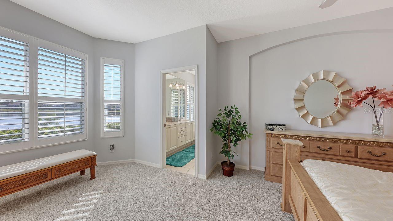 CARRIAGE RUN AT UNIVERSITY PLACE - Residential