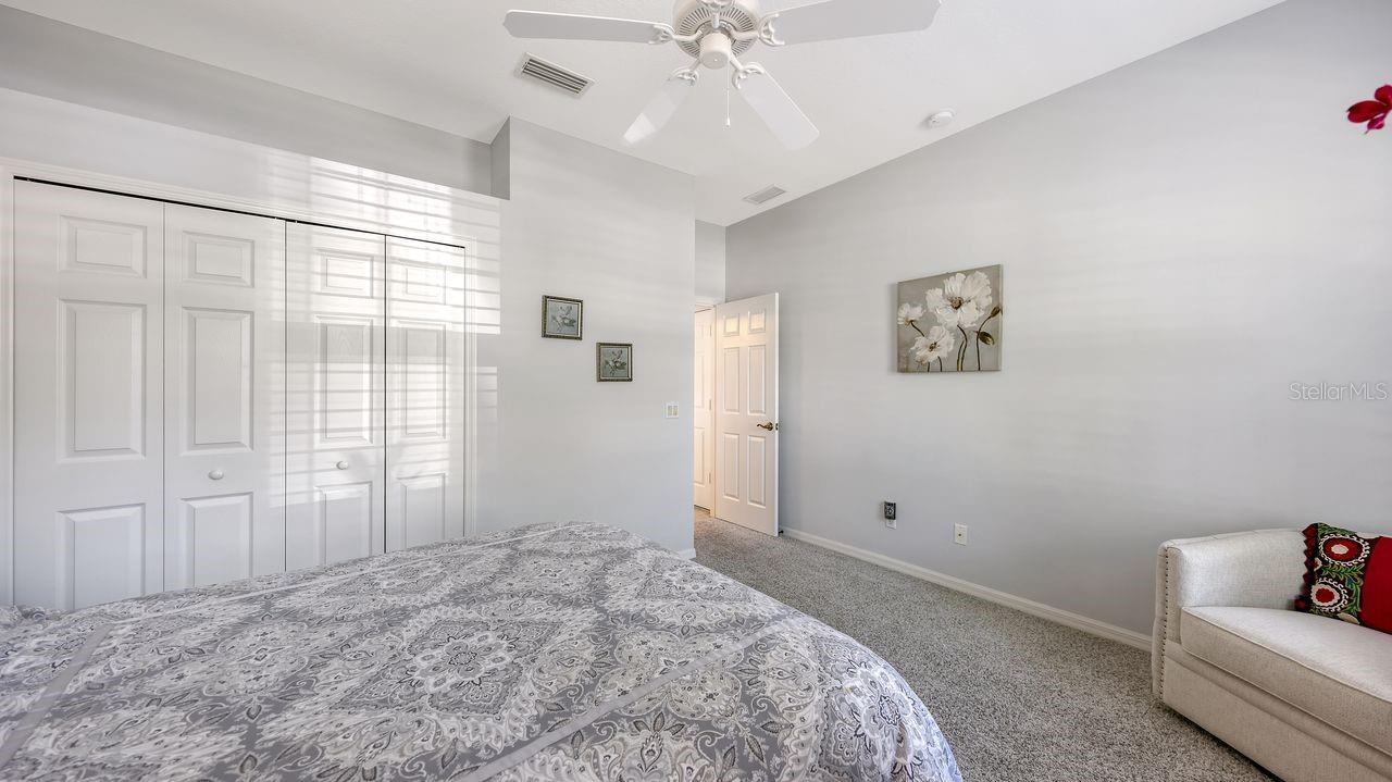 CARRIAGE RUN AT UNIVERSITY PLACE - Residential