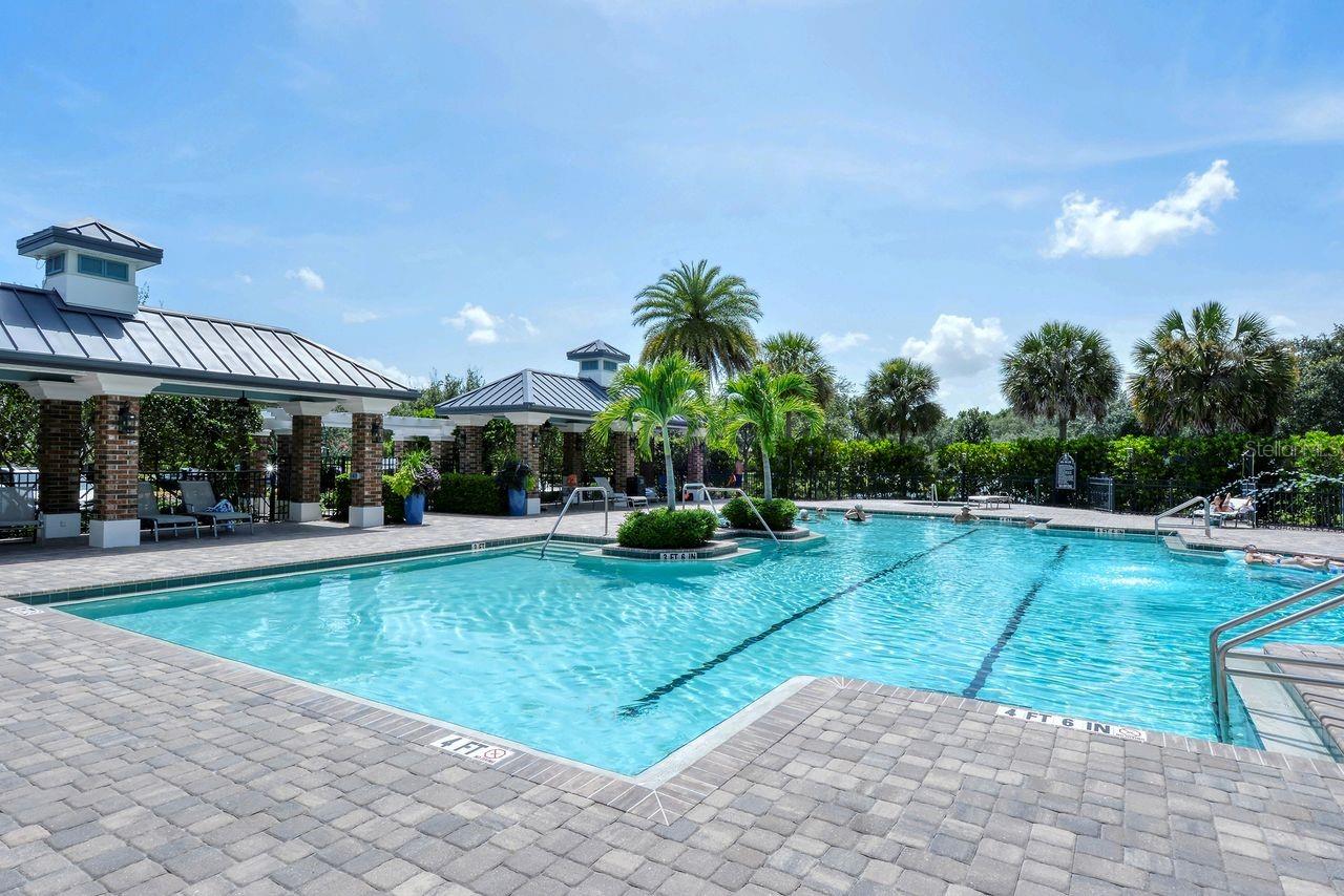 CARRIAGE RUN AT UNIVERSITY PLACE - Residential