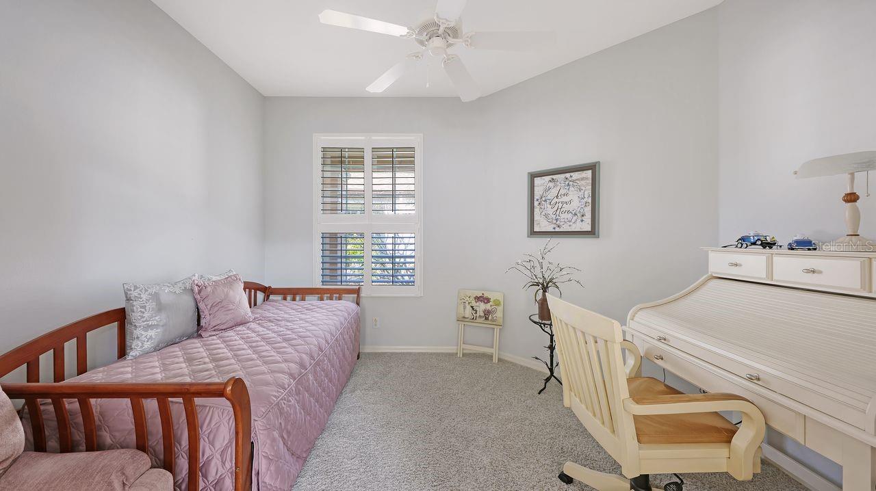 CARRIAGE RUN AT UNIVERSITY PLACE - Residential