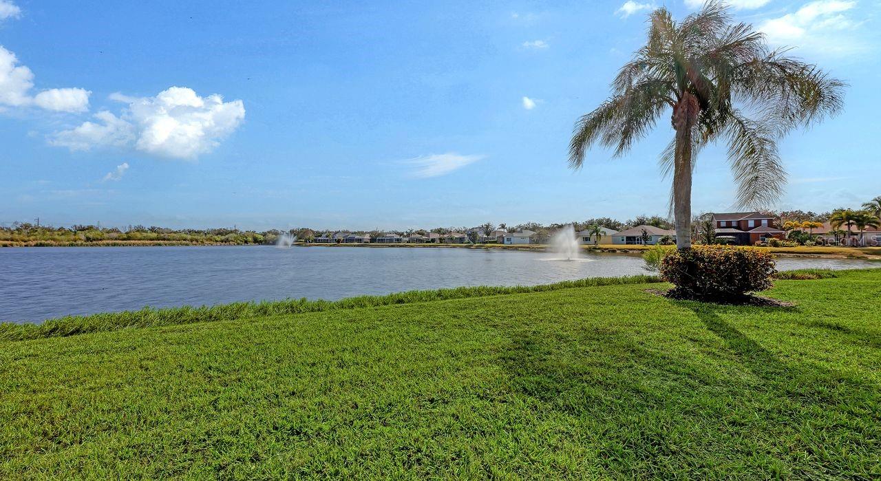 CARRIAGE RUN AT UNIVERSITY PLACE - Residential