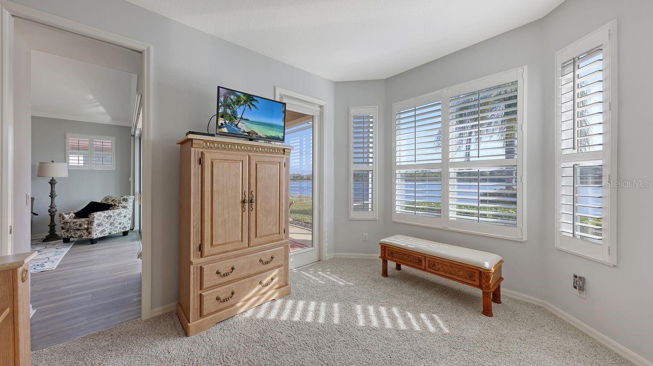 CARRIAGE RUN AT UNIVERSITY PLACE - Residential