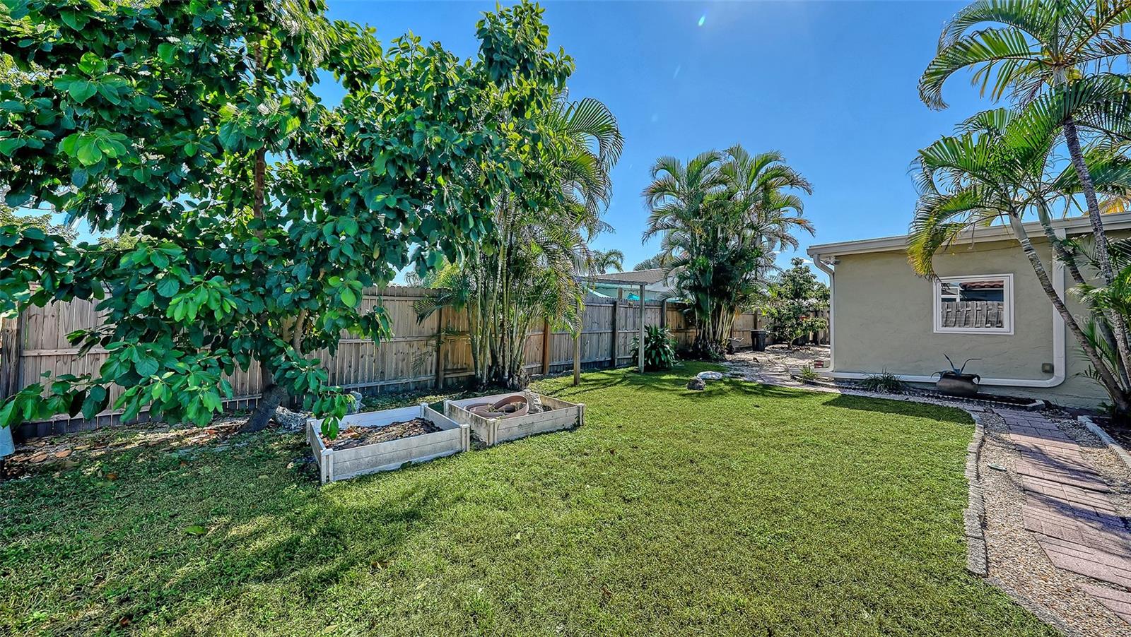 VLG GREEN CLUB ESTS UNIT B - Residential Lease