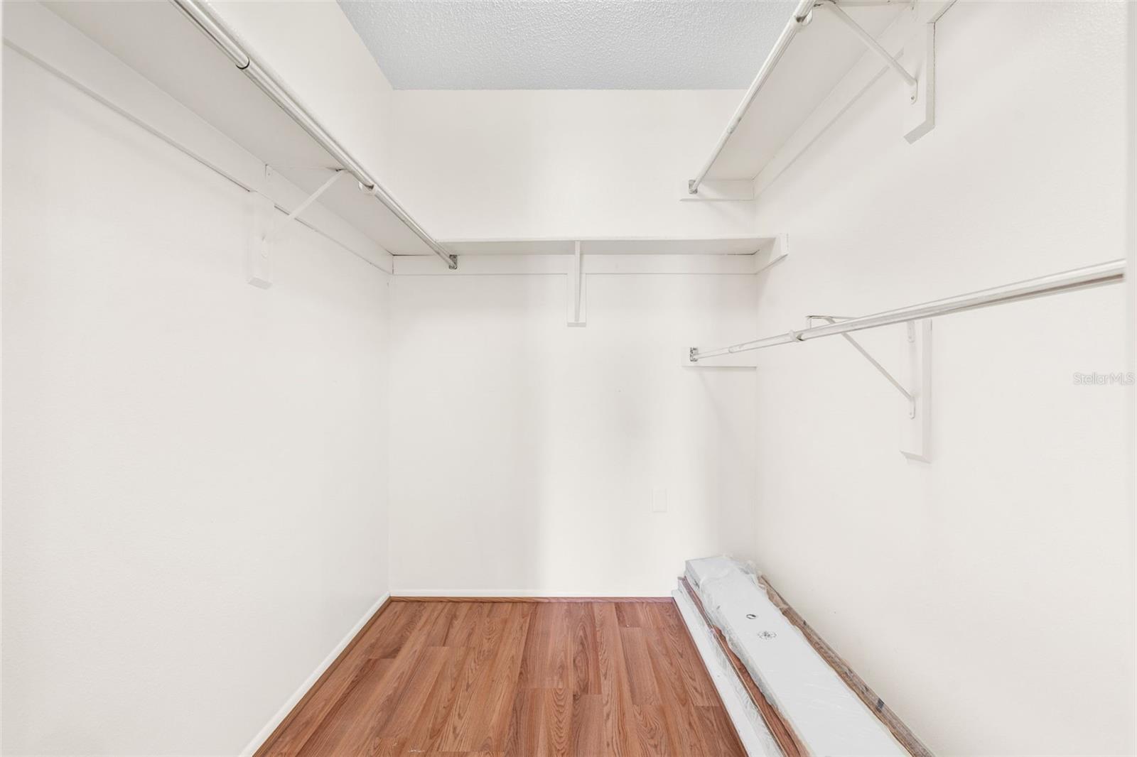 TOWNHOUSES OF LAKESIDE SOUTH - Residential