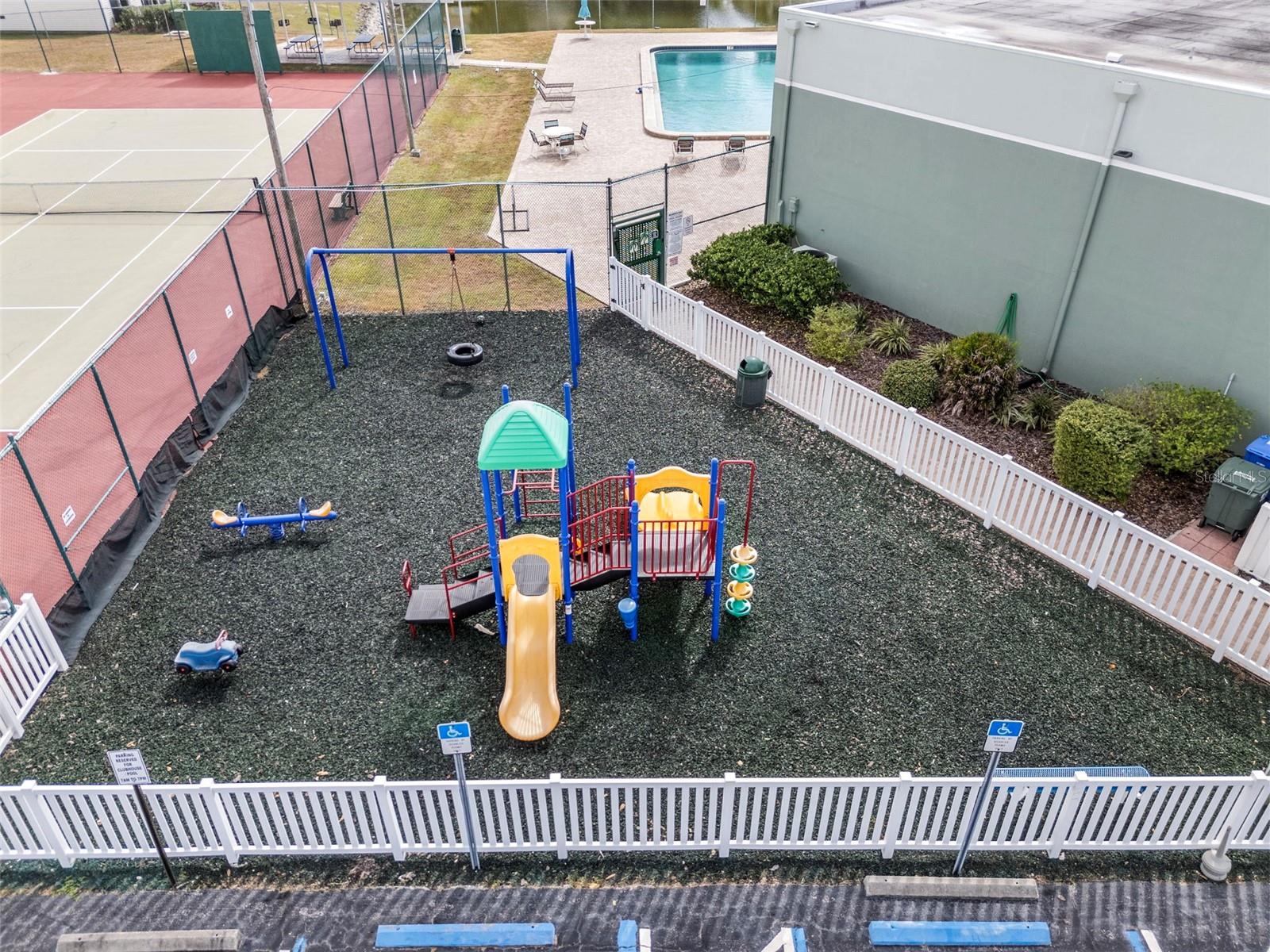 TOWNHOUSES OF LAKESIDE SOUTH - Residential