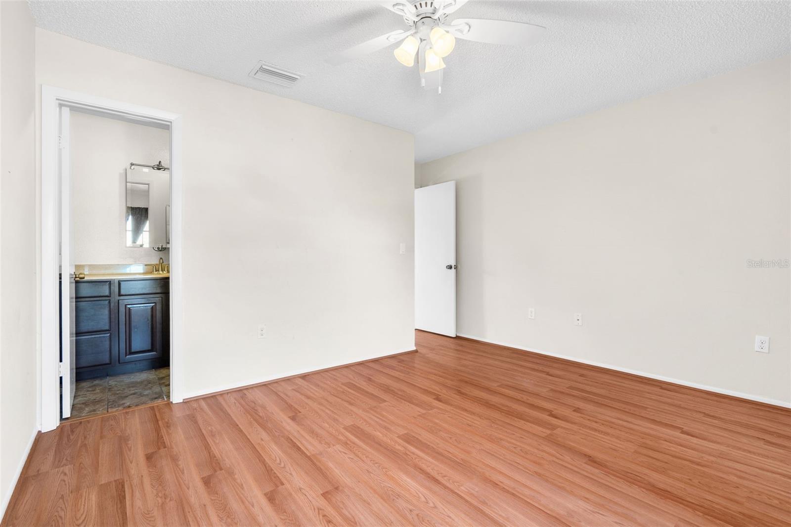 TOWNHOUSES OF LAKESIDE SOUTH - Residential