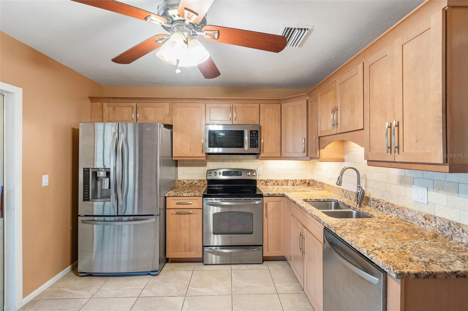 TOWNHOUSES OF LAKESIDE SOUTH - Residential