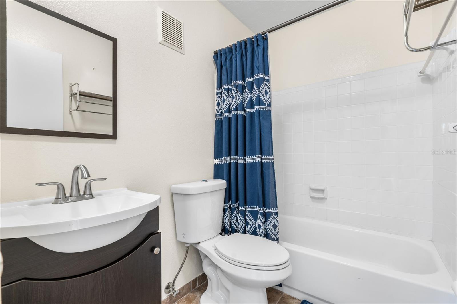 TOWNHOUSES OF LAKESIDE SOUTH - Residential