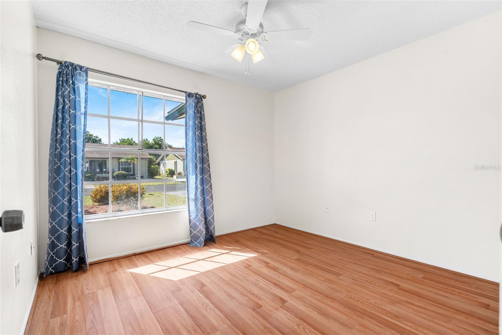 TOWNHOUSES OF LAKESIDE SOUTH - Residential