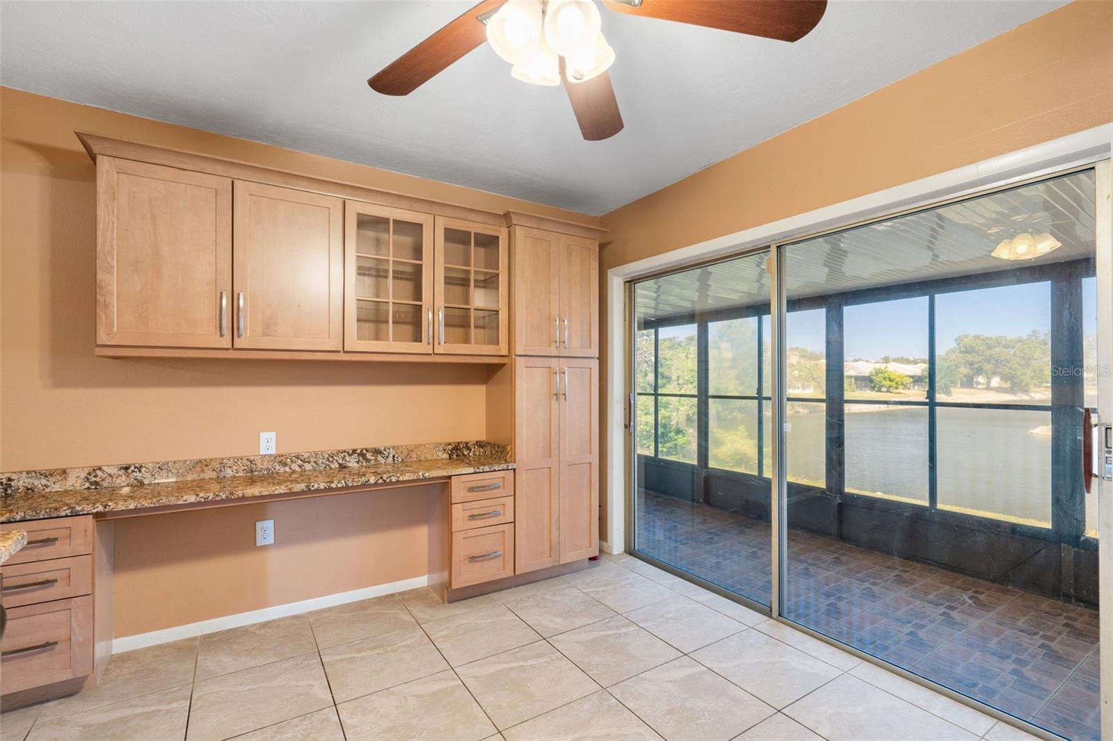 TOWNHOUSES OF LAKESIDE SOUTH - Residential