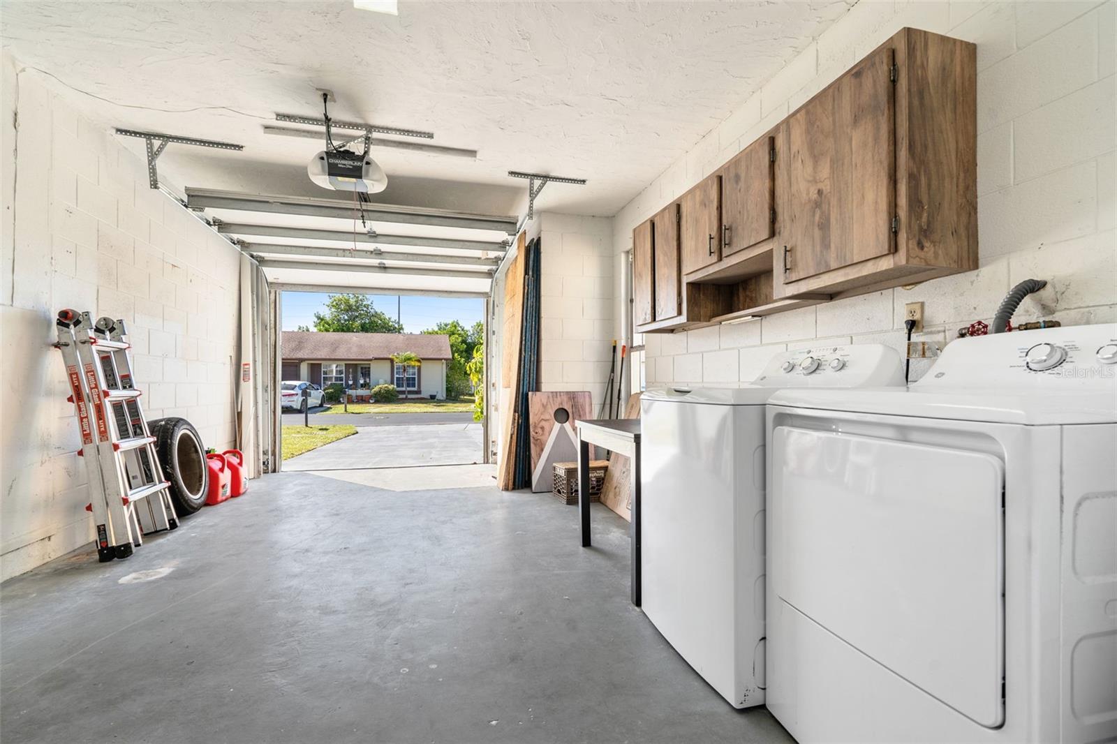 TOWNHOUSES OF LAKESIDE SOUTH - Residential