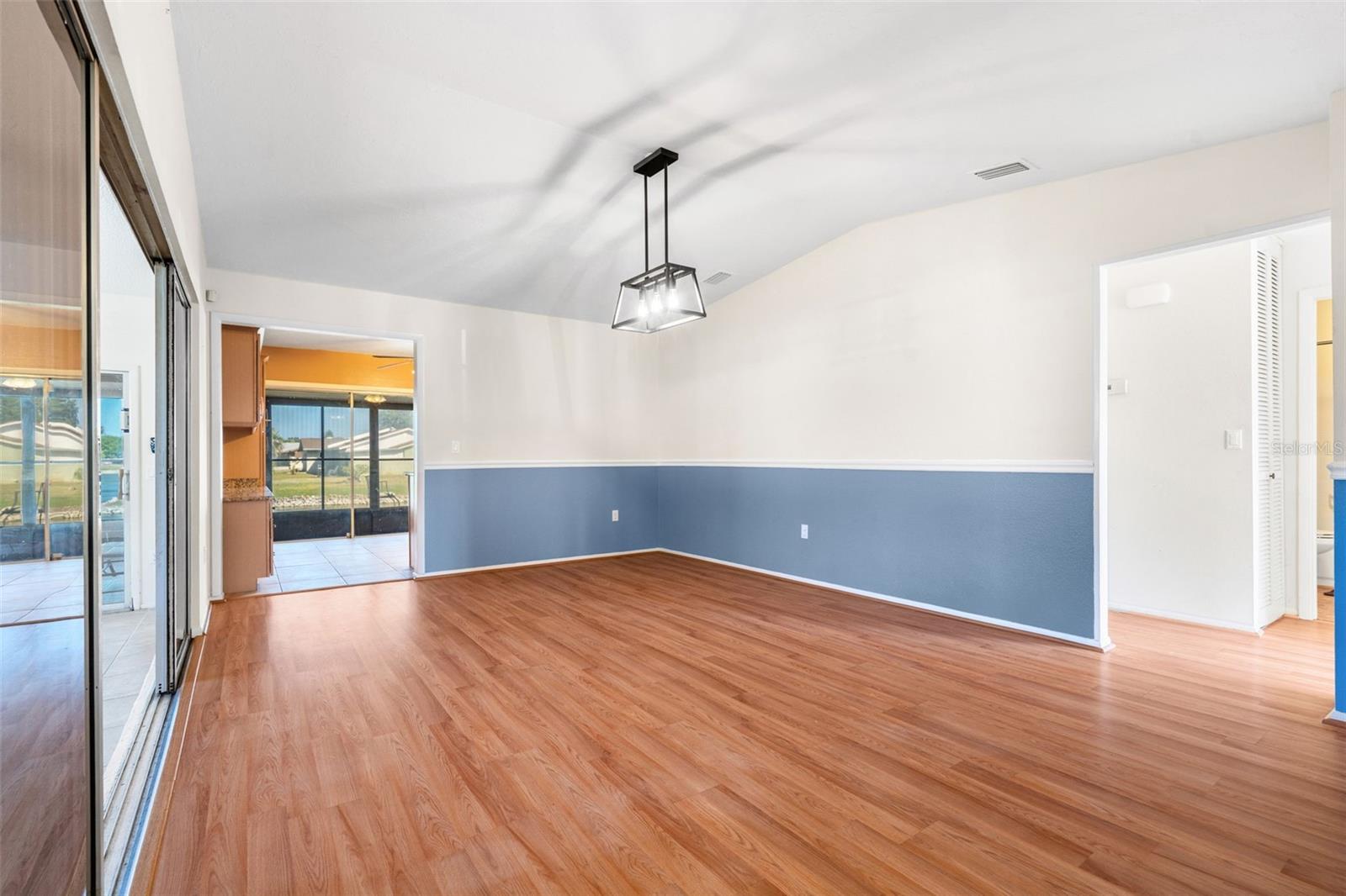 TOWNHOUSES OF LAKESIDE SOUTH - Residential