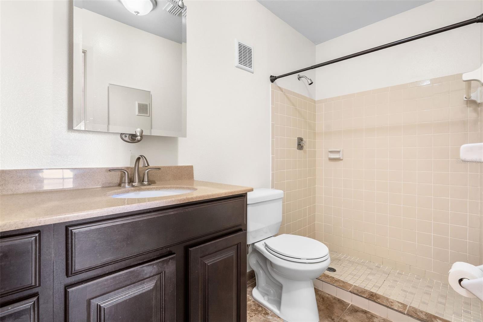 TOWNHOUSES OF LAKESIDE SOUTH - Residential