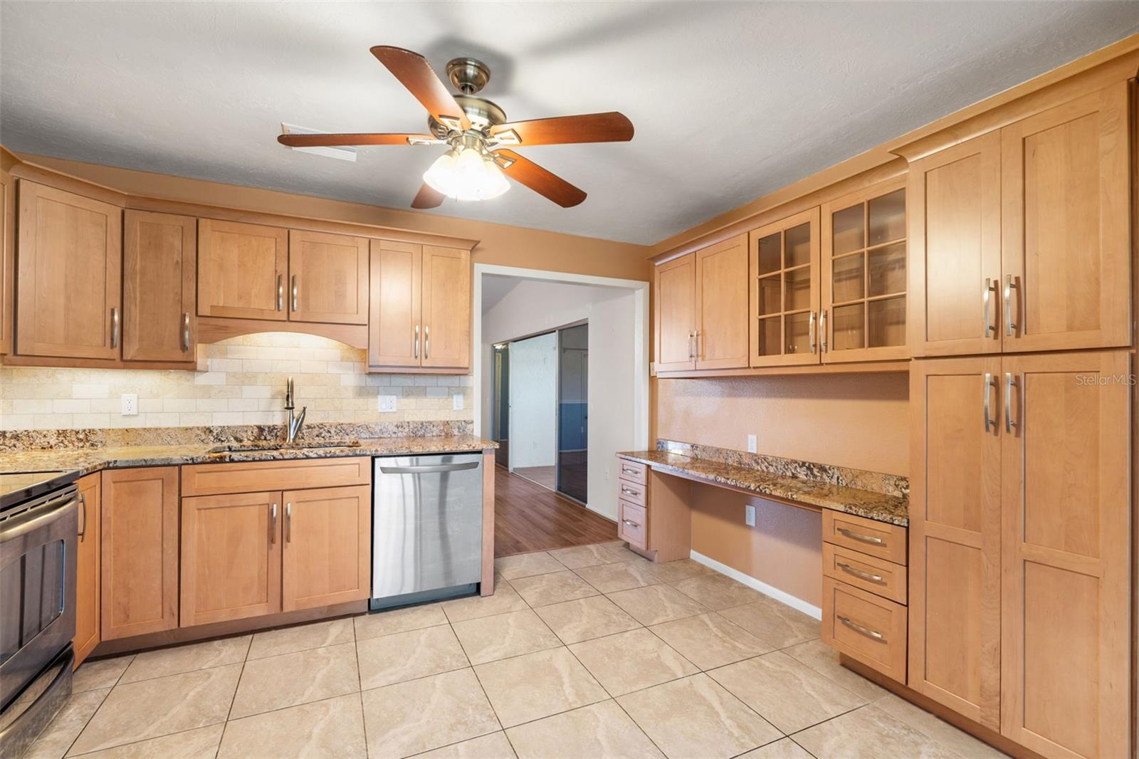 TOWNHOUSES OF LAKESIDE SOUTH - Residential