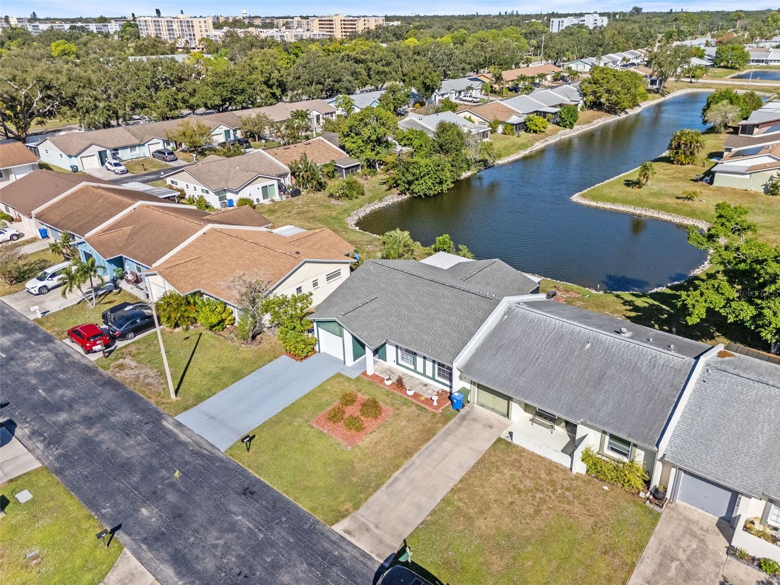 TOWNHOUSES OF LAKESIDE SOUTH - Residential