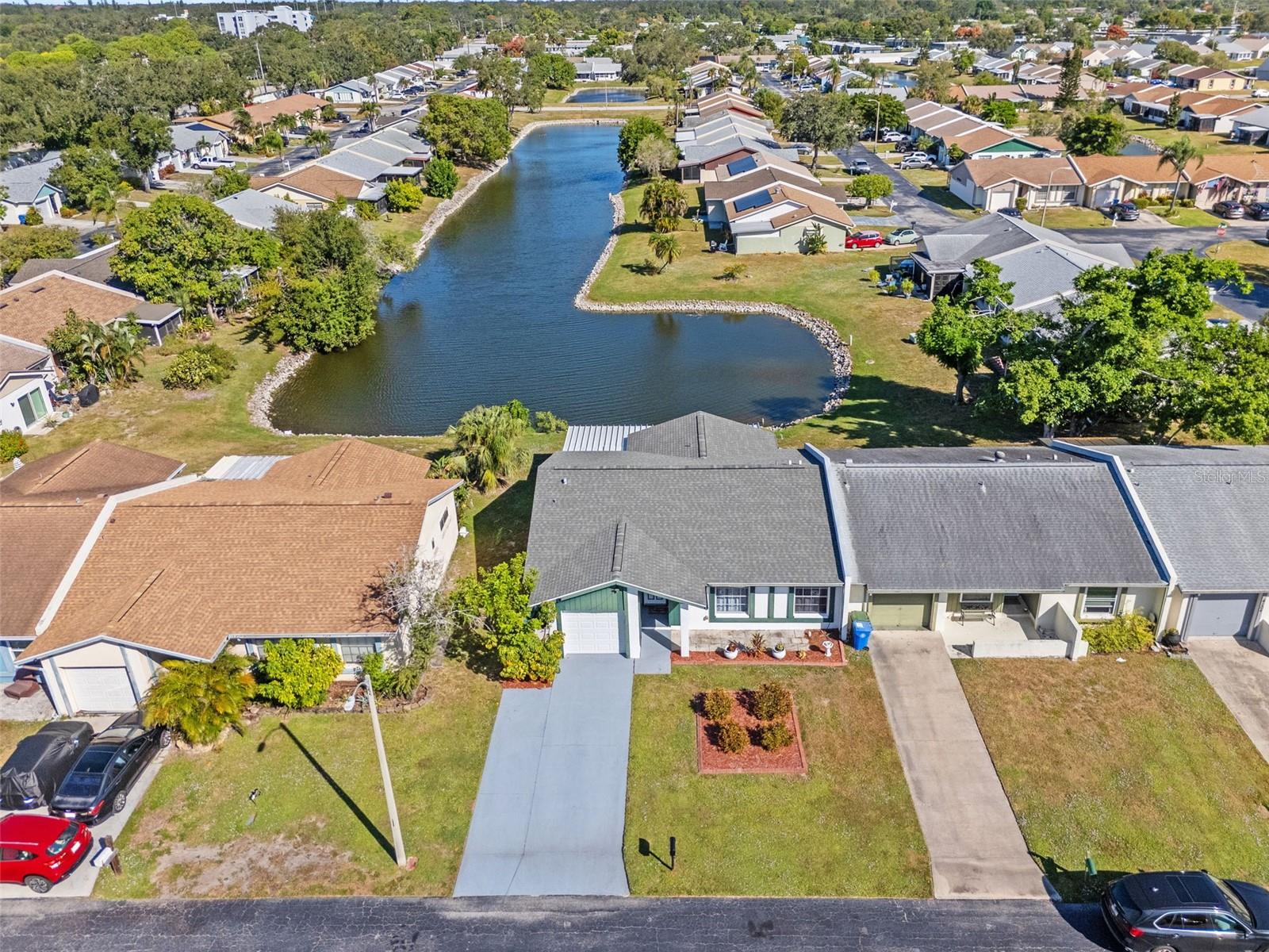 TOWNHOUSES OF LAKESIDE SOUTH - Residential