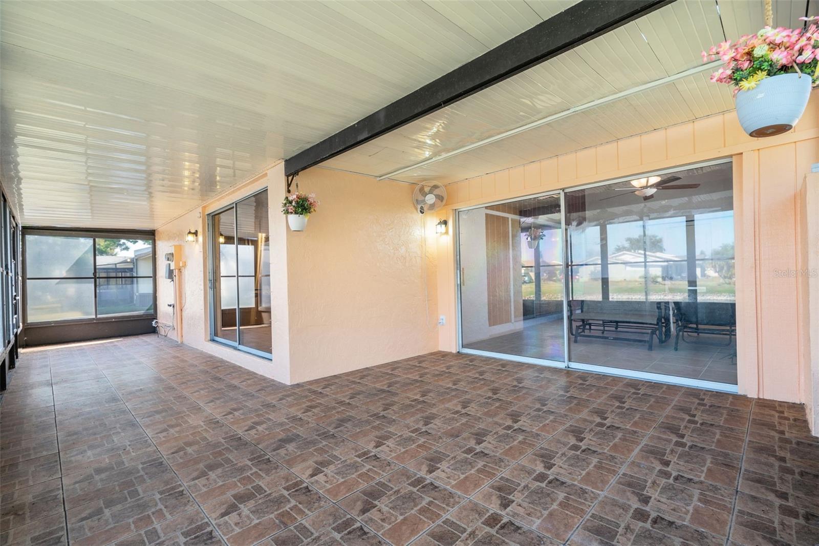 TOWNHOUSES OF LAKESIDE SOUTH - Residential