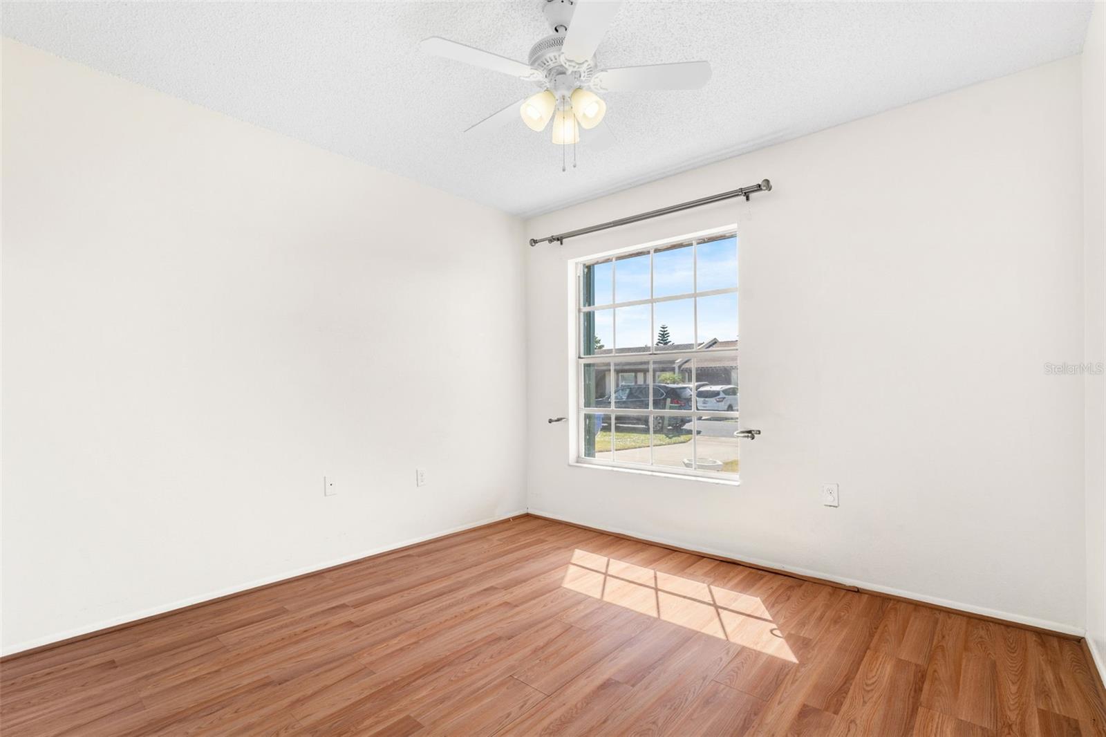 TOWNHOUSES OF LAKESIDE SOUTH - Residential