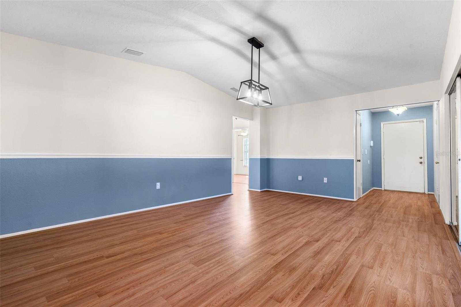 TOWNHOUSES OF LAKESIDE SOUTH - Residential