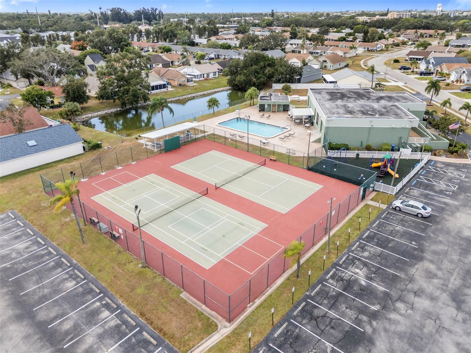 TOWNHOUSES OF LAKESIDE SOUTH - Residential