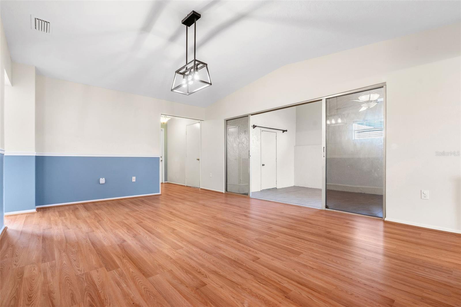 TOWNHOUSES OF LAKESIDE SOUTH - Residential