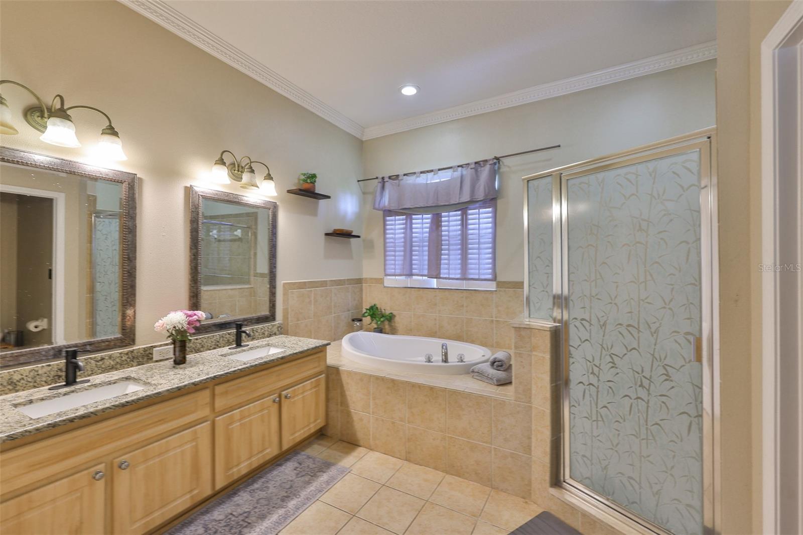 611 ROBINSON OAKS LANE