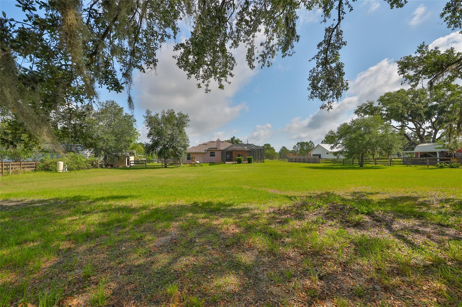 611 ROBINSON OAKS LANE